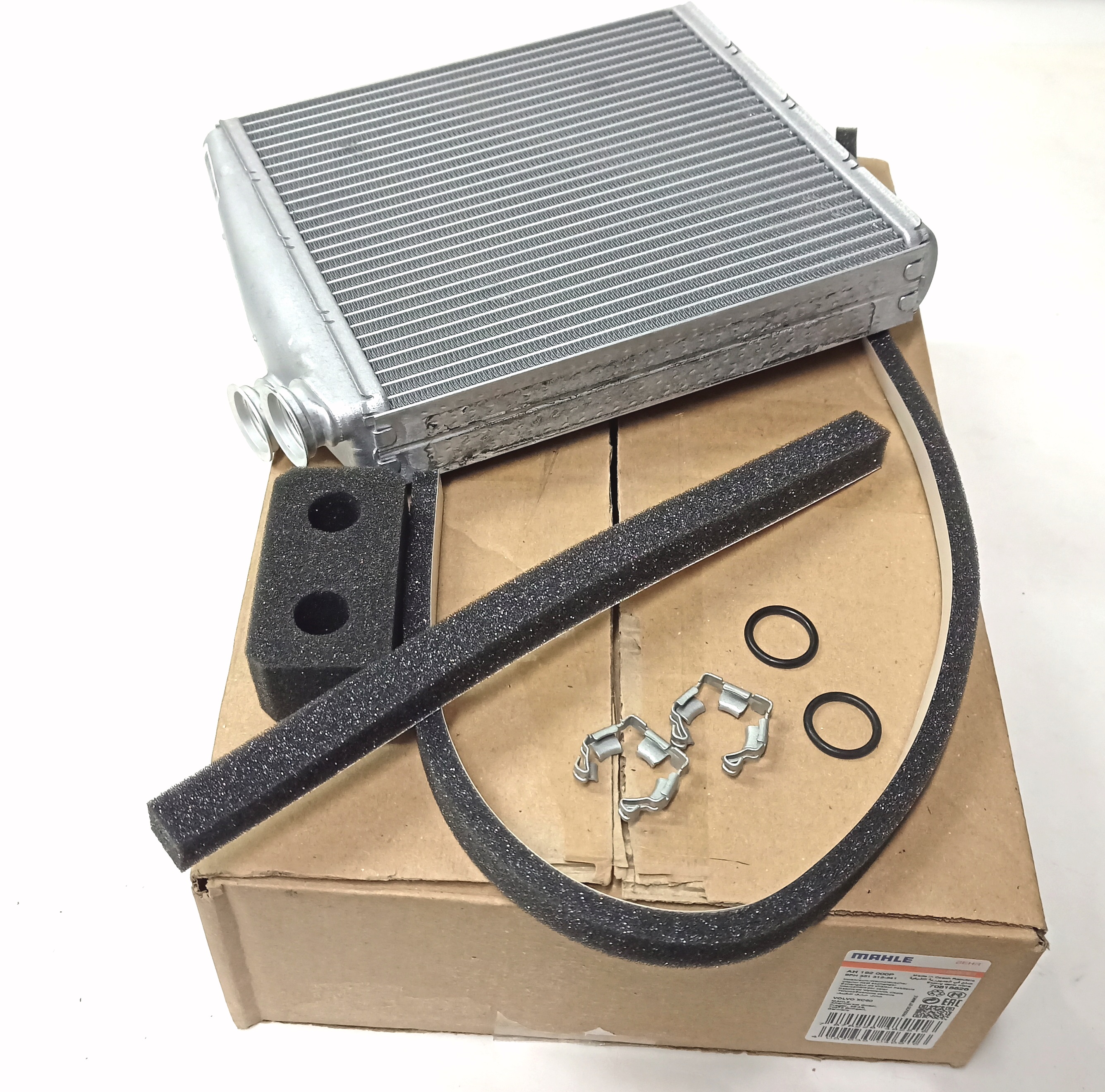 Радиатор печки FR2/DS/EVOQUE (LR002632||MAHLE)