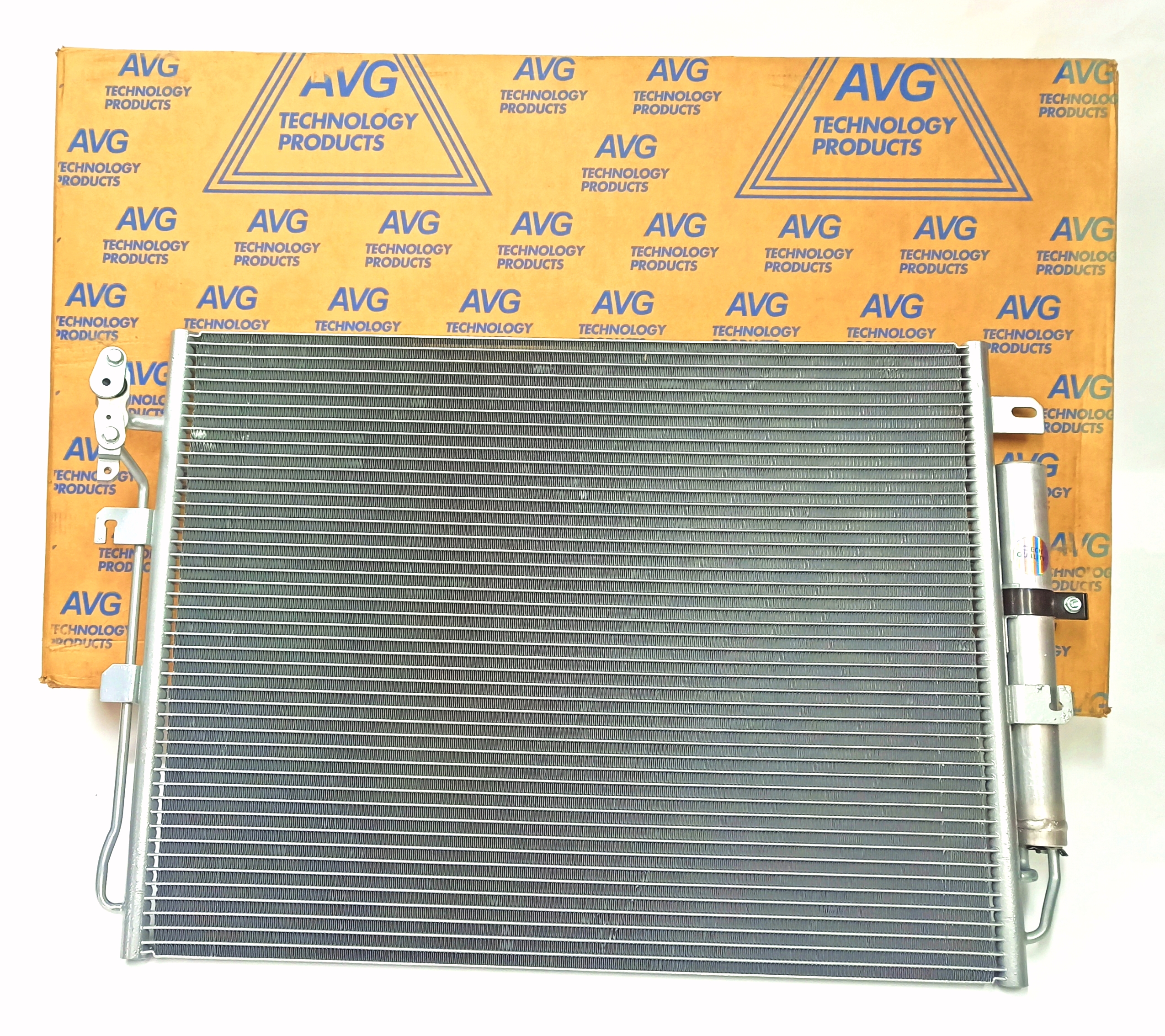 Радиатор кондиционера  D3  2.7 (LR018403||AVG)