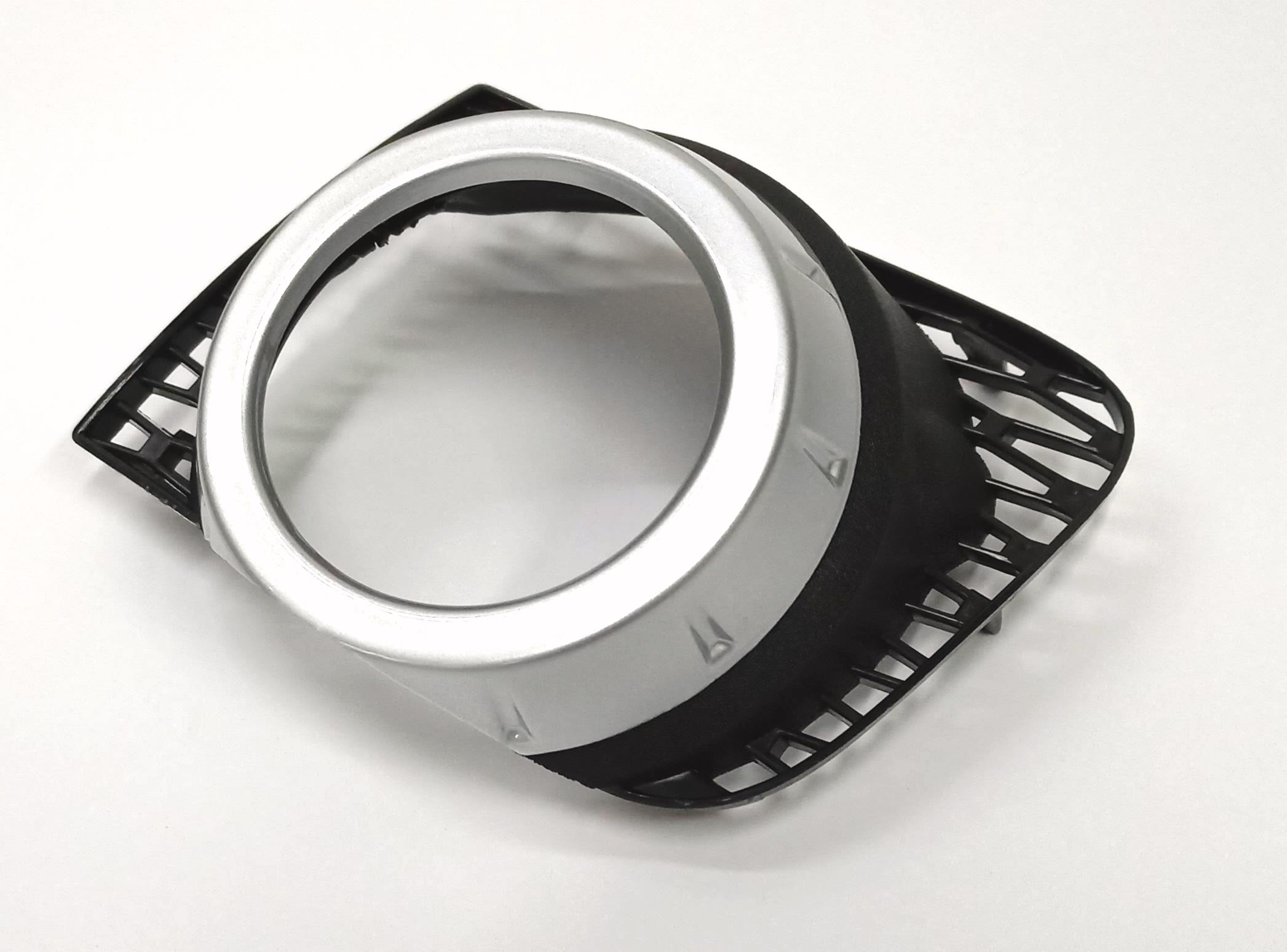 Облицовка правой противотуманной фары RRN с 2010 (LR023703||SAILING)