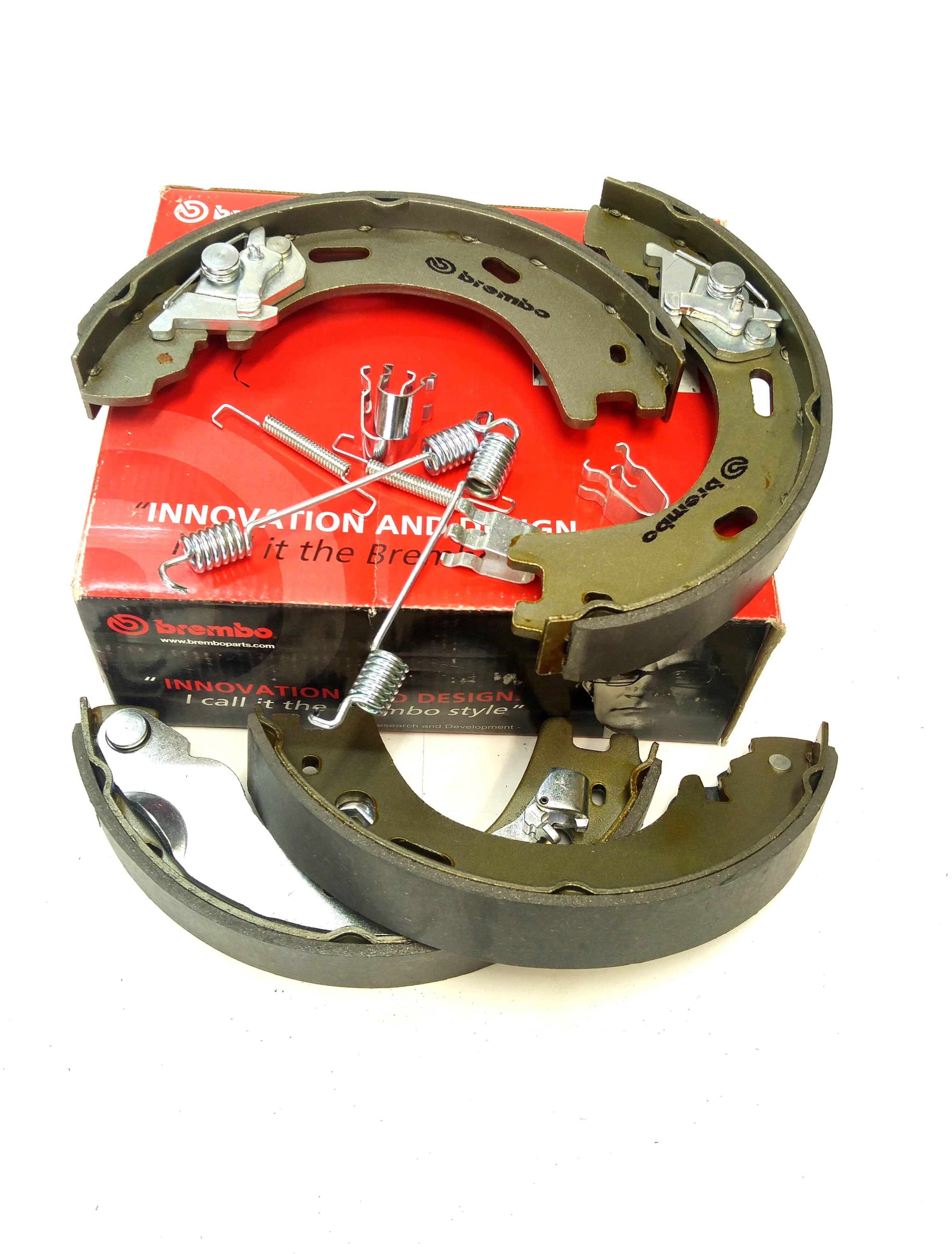 Колодки ручника D3/RRS ( к-кт на две стороны с пружинками) (LR031947||BREMBO)