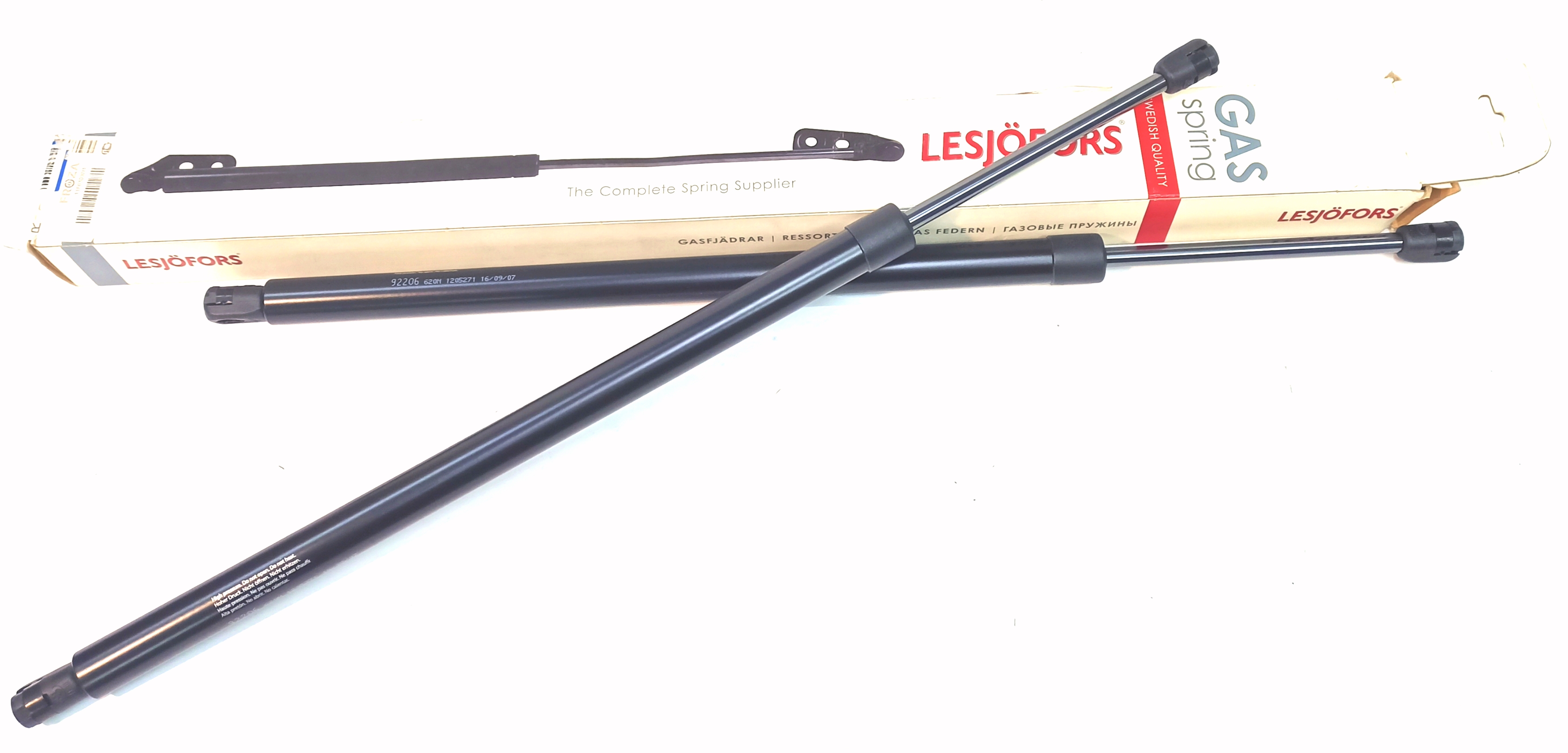 Амортизатор багажника 5дв RNN c 2013- (LR034432||LESJOFORS)