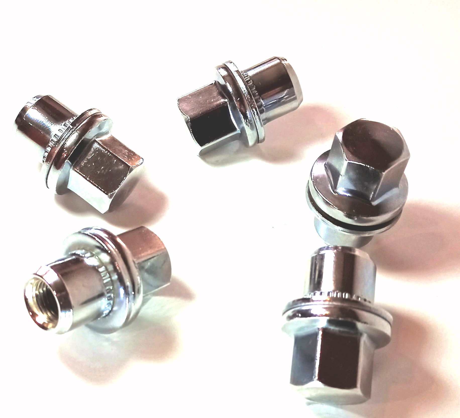 Цельнометаллическая гайка литого диска NRR/D3/RRS с 2006 (LR068126S||LEDO)