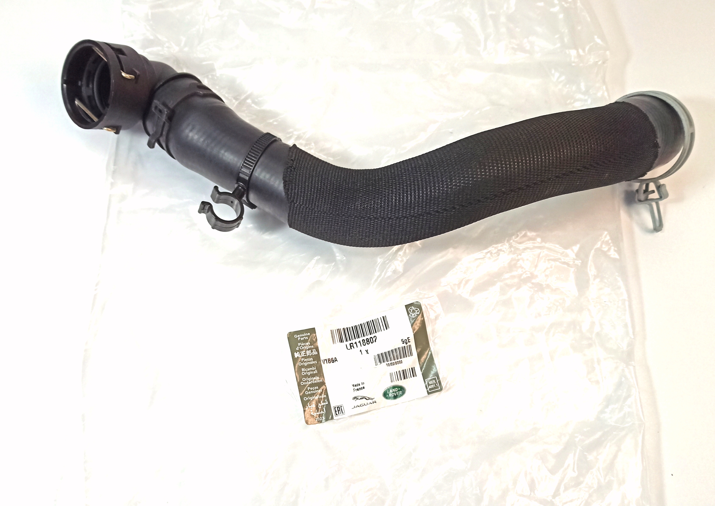 Патрубок радиатора верхний 3,0TD D4/RRS2 (LR118802||LAND ROVER)