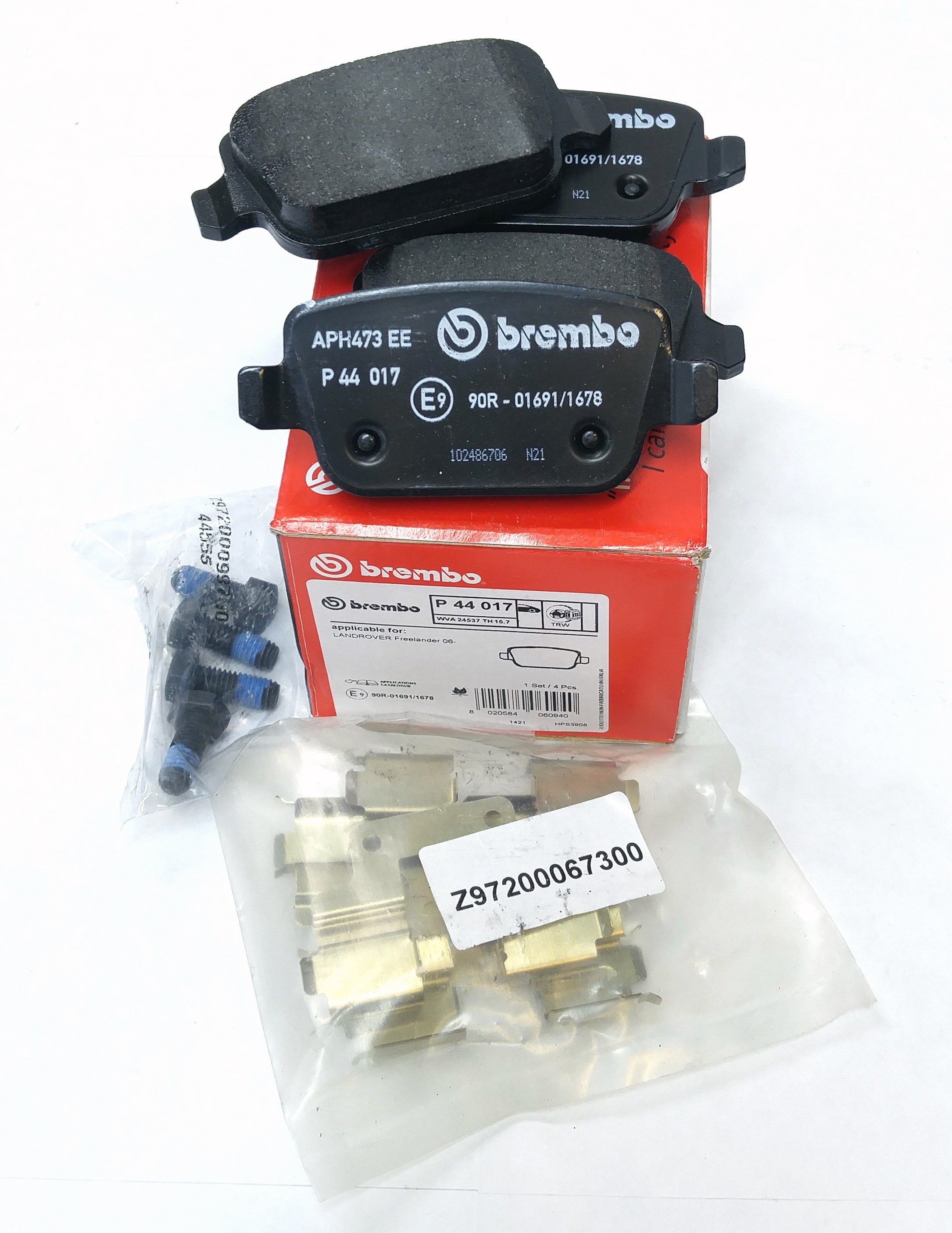 Колодки тормозные задние FR2 (LR003657||BREMBO)