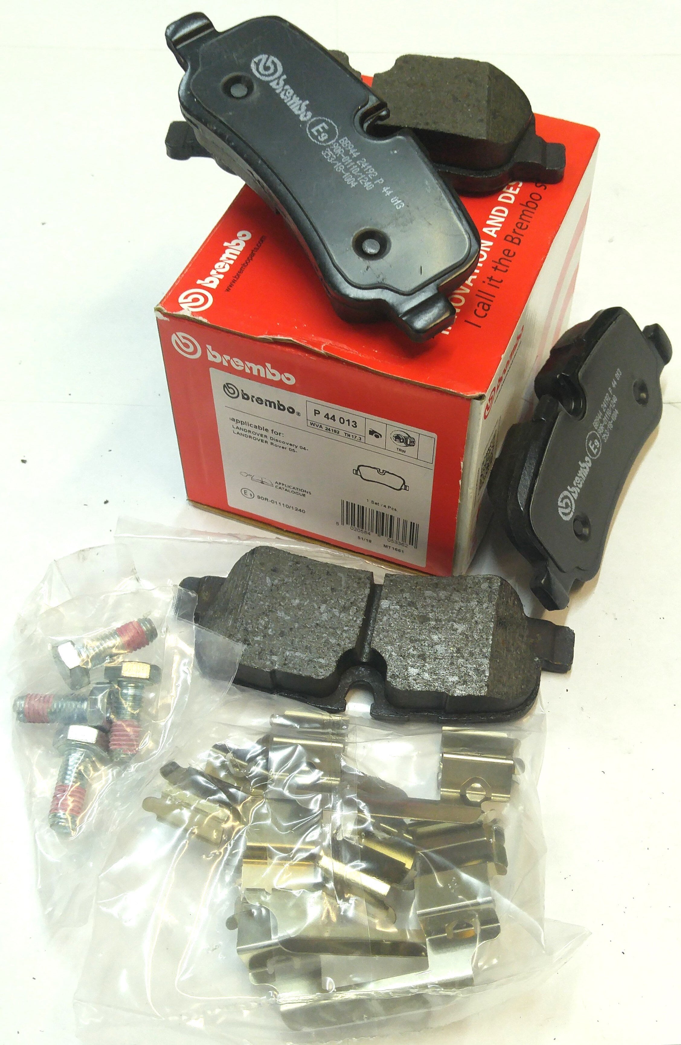 Колодки тормозные задние D3/D4/RRS/RRN (LR019627||BREMBO)