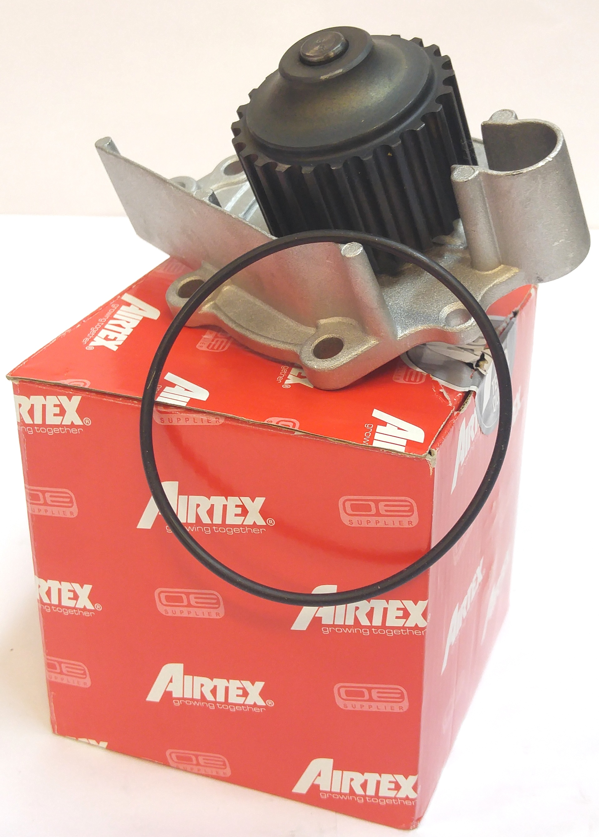 Помпа водяная FR 1.8 E (PEB102510L||AIRTEX)